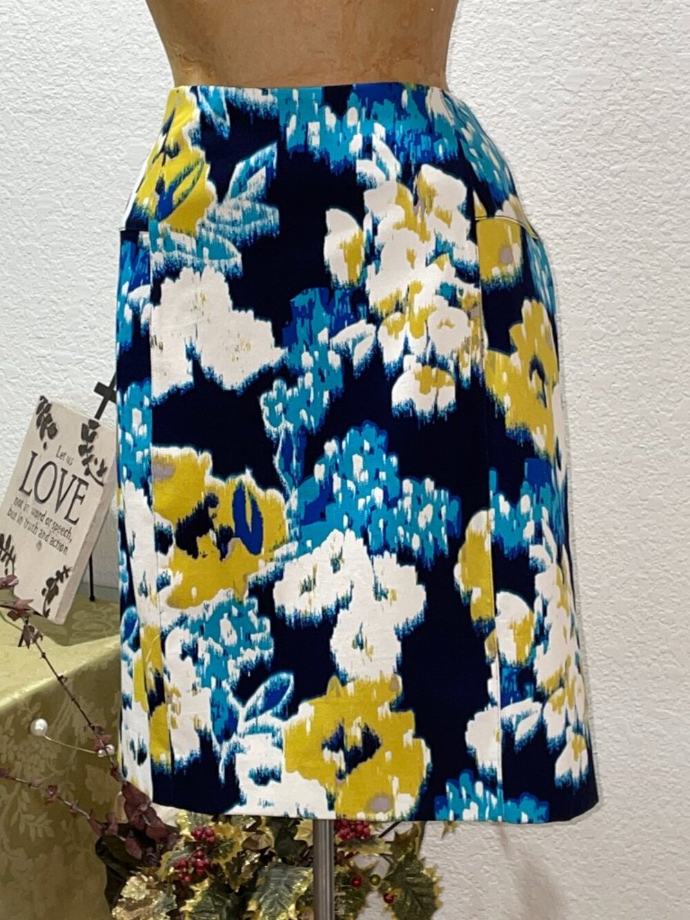 NWT $100 Charity Print Stretch Skirt LYSSE L LP - Picture 2 of 3